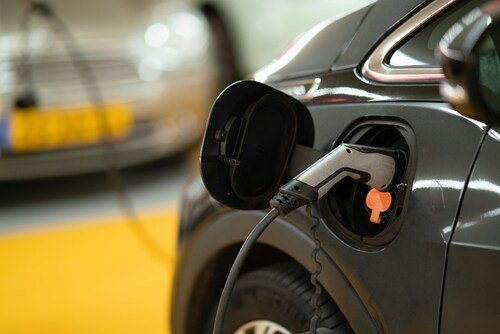 EV Charging: Home vs. Public Stations – Which is Best for You?